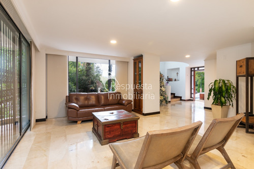 Vendo Casa (medellin) El Poblado Transversal Superior