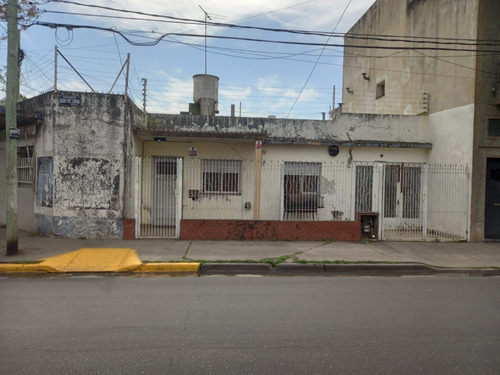 Casa 5 Ambientes En Zona Comercial