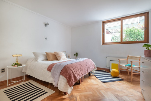 Casa Con 527 M2 De Terreno, Remodelada, Piscina, 5 Dorm.