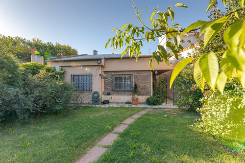 Venta Casa Dos Dormitorios Con Jardin En Fisherton