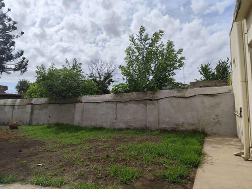 Casa En Venta Dos Dormitortios, En Junin.