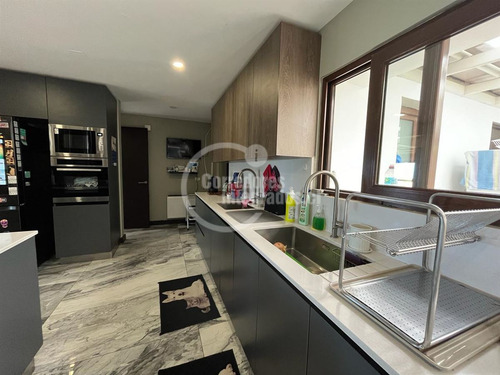 Casa En Venta De 6 Dorm. En Santo Domingo