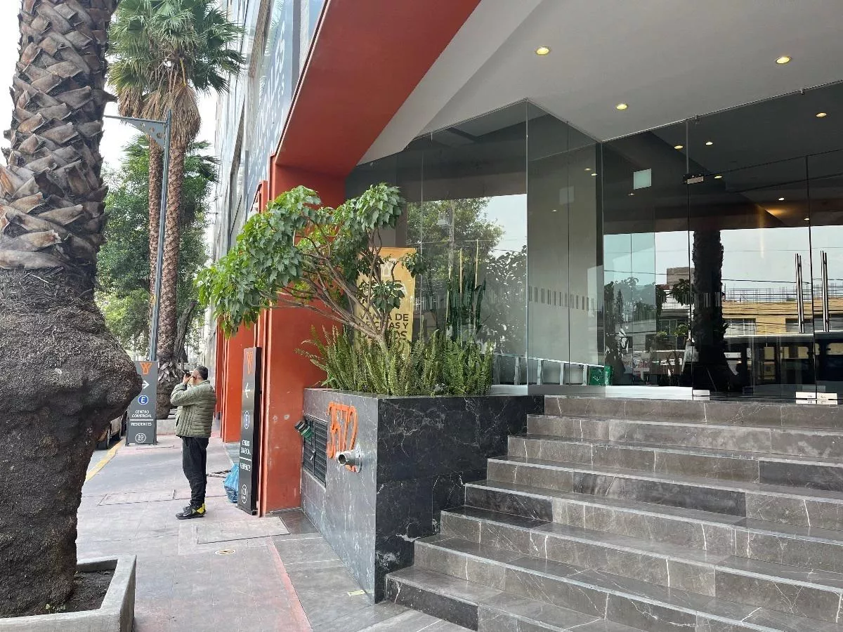 Renta De Local Con Terraza En Centro Comercial, División Del Norte