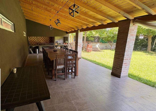 Casa En Venta - 4 Dormitorios 1 Baño - La Reja