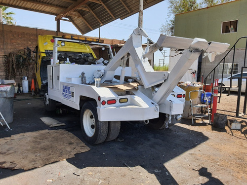 Imagen 3 de 4 de Grua Isuzu 2002