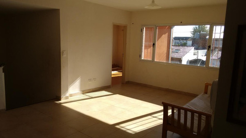 Imagen 24 de 30 de Excelente Chalet En Venta -zona Residencial Castelar Norte- 5 Ambientes- Toma Menor Valor