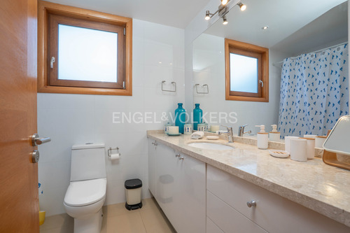 Venta Preciosa Casa Muy Bien Ubicada En Marbella