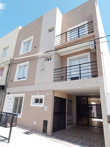 Departamento En Venta De Dos Dormitorios Al Pozo 