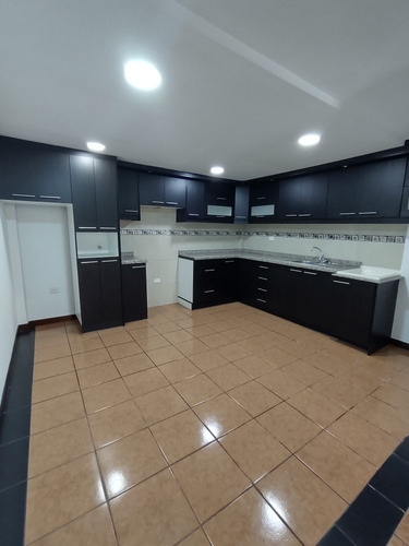 Imagen 10 de 14 de Vendo Casa Conjunto Portal San José 2 Carapungo