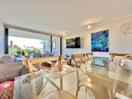 Excelente Departamento En Primer Piso Con Jardín En Marbella