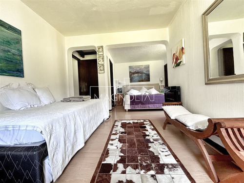 Casa En Arriendo De 6d/4b En Las Condes