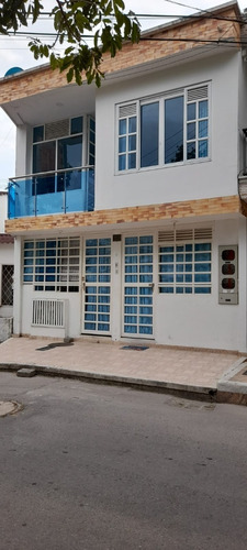 Venta Edificio En Villavicencio, 4 Apartamentos Y 2 Aparta-estudios, Excelente Ubicacion 