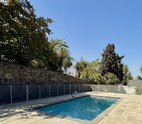 Casa En Venta De 6 Dorm. En La Reina