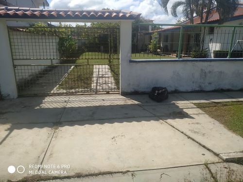 Imagen 20 de 26 de Se Ofrece En Venta Linda Y Amplia Casa En Higuerote Ciudad Balneario
