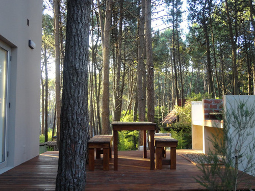 En El Bosque A 200m Del Mar, 300m Del Centro.