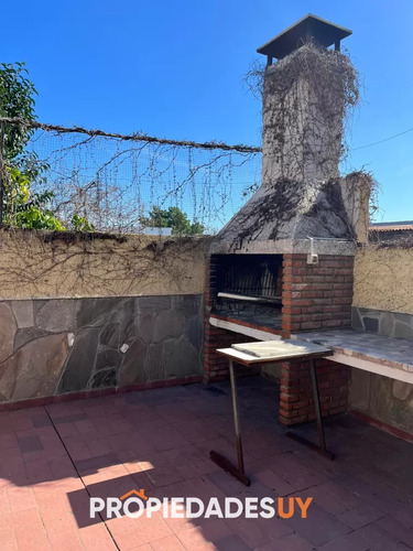 Financia . Casa En Venta En Mercedes Soriano De 4 Dormitorios