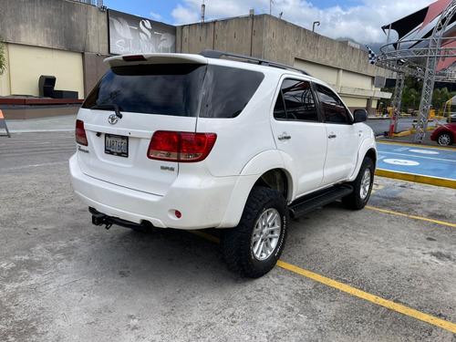 Imagen 5 de 14 de Toyota Fortuner