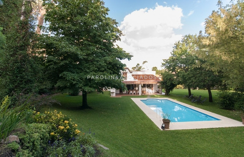 Hermosa Casa En Mansa Ideal Para Vivir Todo El Año- Ref: 2716