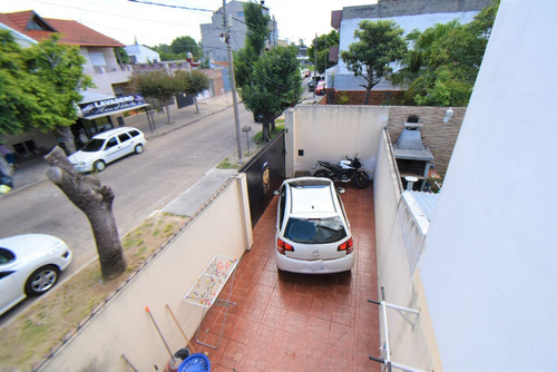 Imagen 3 de 13 de Venta Casa En Villa Luzuriaga Con Cochera Amplia