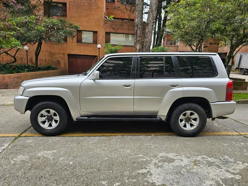 Nissan Patrol 4.8 Y61 Grx