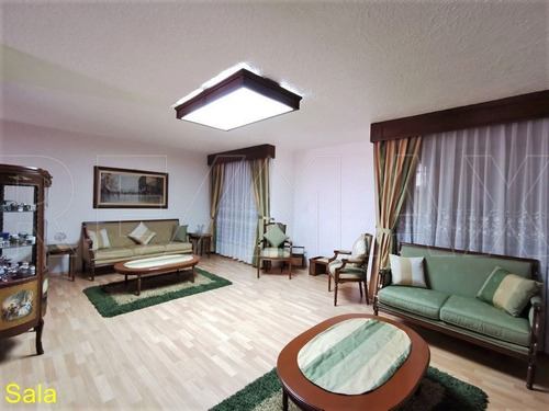 Casa De 215m2t / 347m2c / 4r / 3.5b / 1a / Vigilancia
