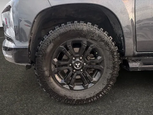 Mitsubishi L200 2.4 LIMITED DIESEL AUTO