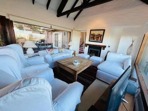 Preciosa Casa En Montoya A Metros Del Mar. Muy Buenas Comodidades Con Excelente Equipamiento
