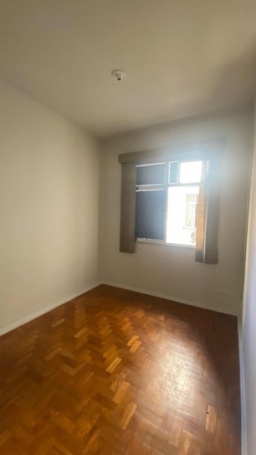 Vende-se Apartamento De 2 Quartos Em Icaraí