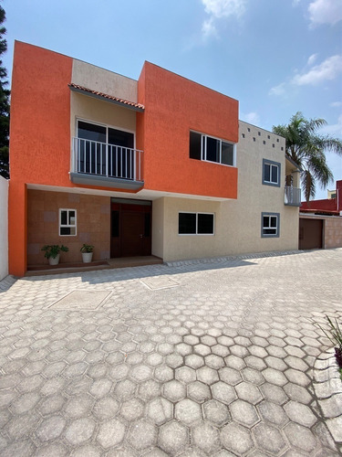 Imagen 2 de 24 de Casa En Cuernavaca En Fraccionamiento Con Seguridad