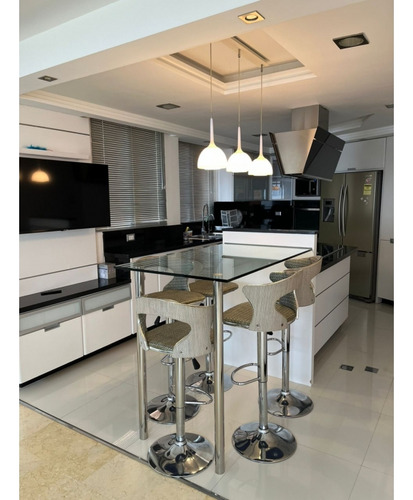 Apartamento Ubicado En La Urbanización Loma Linda