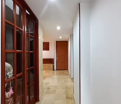 Se Alquila Hermoso Apartamento Duplex En Menga, Quinto Piso Con Ascensor
