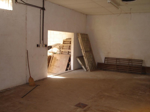 Imagen 11 de 16 de Galpon Sobre Terreno Centrico Mejoras Para Vivienda