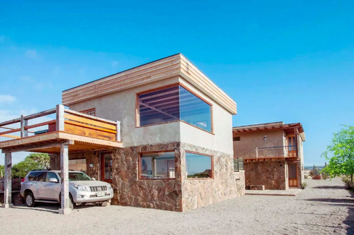 Linda Casona Ubicada En Caleta Chañaral De Aceituno