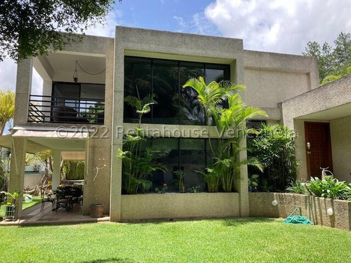 Casa En Venta En Colinas Del Tamanaco Caracas Calle Cerrada Techos Doble Altura Jardin