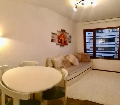 Apartamento En Península, Un Dorm, Balcón, Cochera, Piscina  