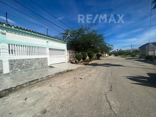 Re/max 2mil Vende Casa En Urb. Playa El Angel, Pampatar