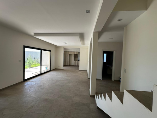 Espectacular Casa En Rincones De Manantiales