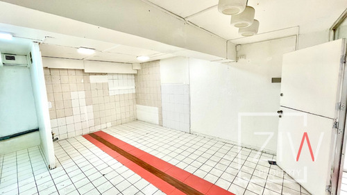 Local 46 M2, 1 Baño, Metro Los Leones - Ziw Property