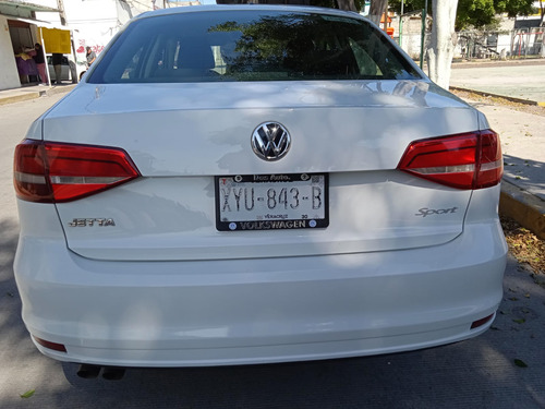 Volkswagen Jetta 2.0 L4 At 113 hp
