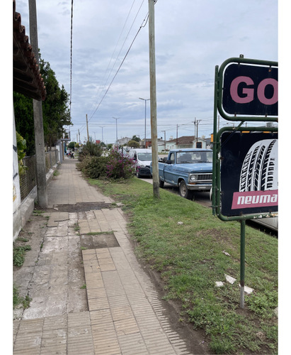 Taller, Galpon Lavadero Gomeria Sobre Av 75 Entre 68 Y 70