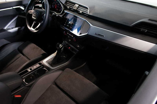 Imagem 10 de 12 de Audi Q3 1.4 Black S 2021