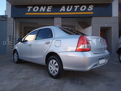 Imagen 3 de 11 de Toyota Etios Sedan 2017 Xs 1.5 N Mt6