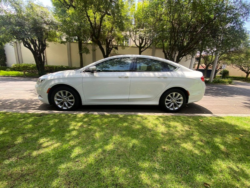 Imagen 4 de 12 de Chrysler 200