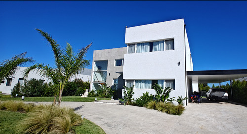 Construcción En Puertos Del Lago.