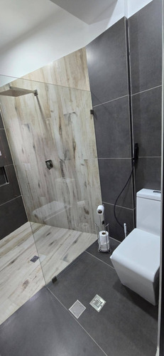 251344 Se Vende En Colinas De Guataparo Townhouse Remodelado Con Planta 100% Fp