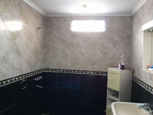 Casa En Venta - 4 Dormitorios 4 Baños - Cochera - 320mts2 - Lomas De Zamora