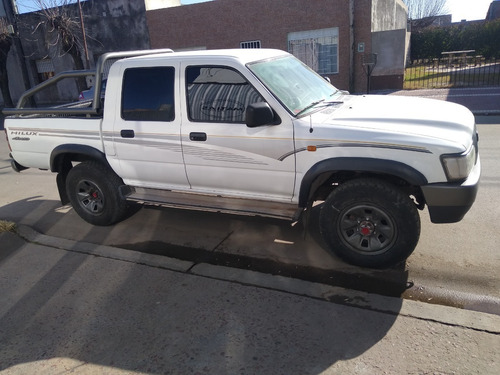 Imagen 5 de 8 de Toyota Hilux 4x4 Doble Cabina