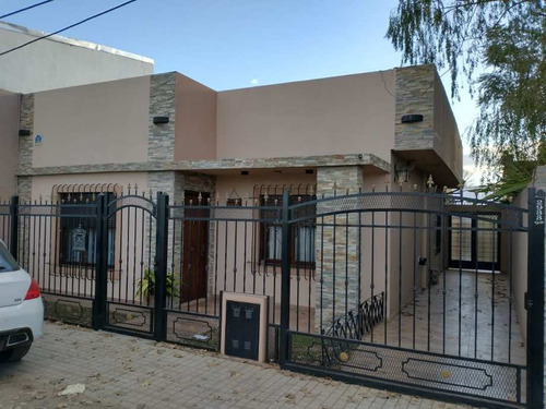 Casa Para 2 Familias En Venta En Castelar Sur