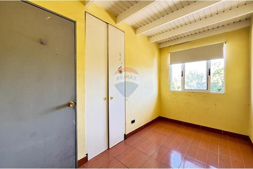 5 Dormitorios 3 Pisos Más Subterráneo Condominio