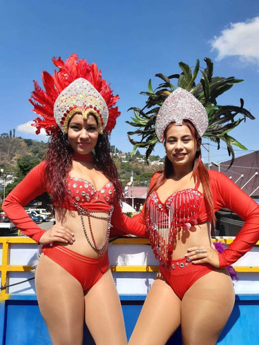Imagen 3 de 3 de Servicio De Batucada Y Bailarinas Y Zanquista